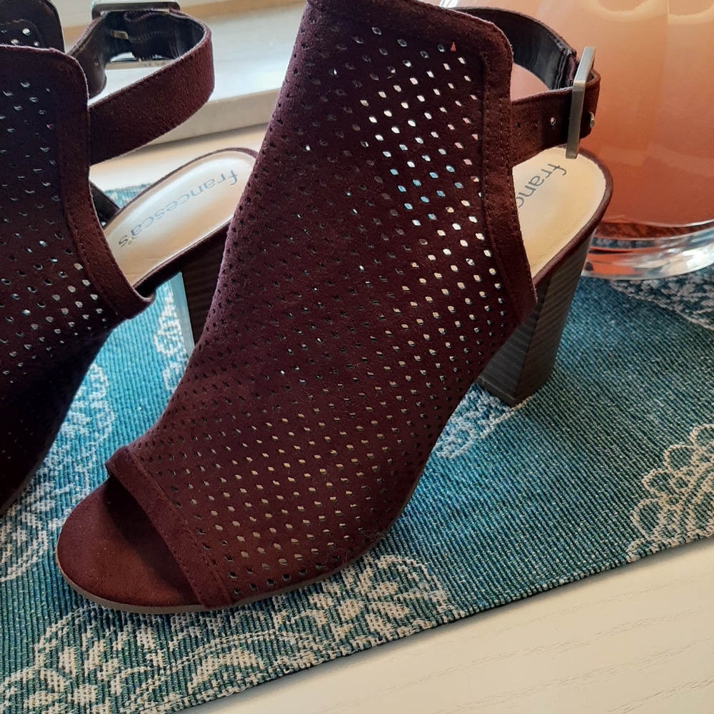 Maroon heels - Picture 7 of 13